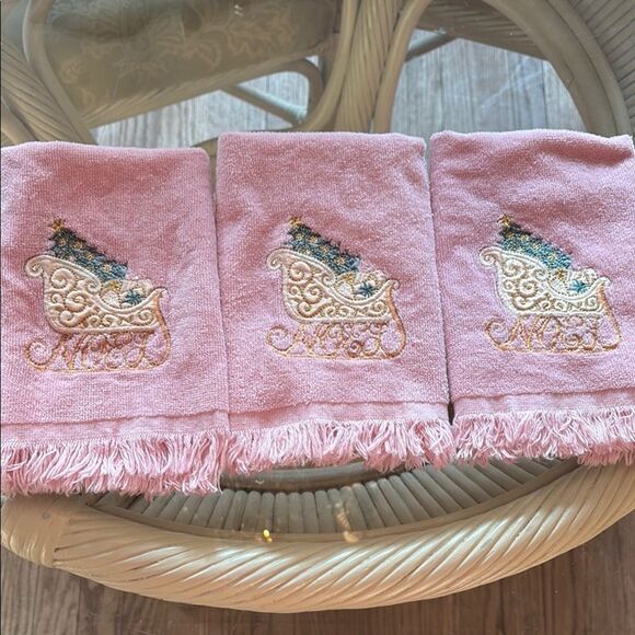 Pink Sleigh Noel Holiday Fingertip Towels - Picture 1 of 6